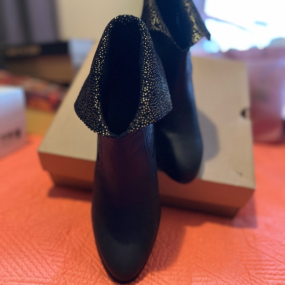 UGG Australia Thames Seaweed Perf Chelsea boots